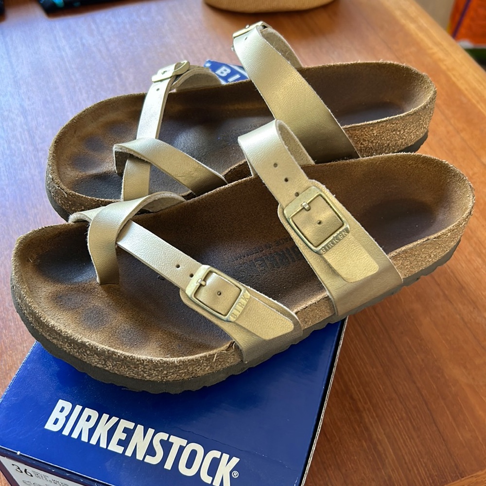 Gold mayari Birkenstock sandals size 36 EUC condition!